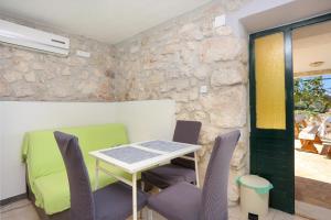 Holiday house with a swimming pool Razanj, Rogoznica - 17904