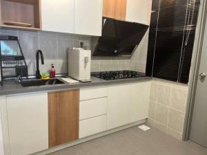 Attractive 3 Bedroom Condo with Pool-D Raudhah Homestay