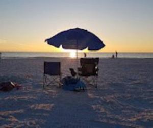 Charming Studio Unit Across from Lido Key Beach