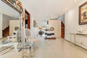 Elegant Lagoon front Villa by CASA PARAISO