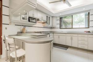 Elegant Lagoon front Villa by CASA PARAISO