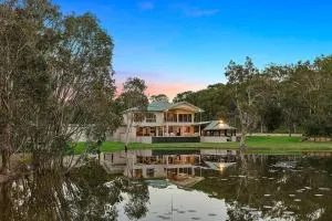 Serenity, Sprawling Home Surrounded By Acreage - Weyba Downs