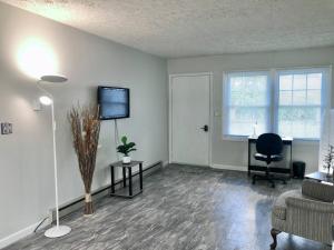 Trestle Creek Farm- farmhouse suite