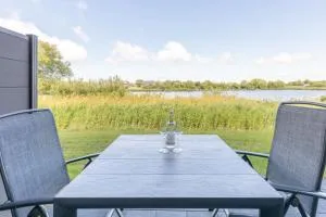 Ferienwohnung Nordseetraum direkt am Nordseedeich mit Blick auf den See - Kiefhuck