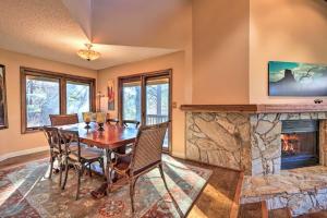 Upscale Flagstaff Country Club Home with Mtn Views!
