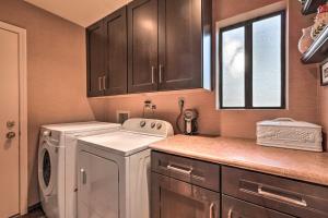 Upscale Flagstaff Country Club Home with Mtn Views!