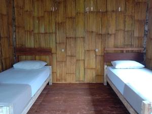 Jungle House - surf & stay