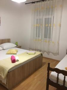 Apartment in Slatine with terrace, air conditioning, WiFi, washing machine (4782-3)