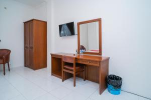 RedDoorz Plus at Hotel Surya Solo