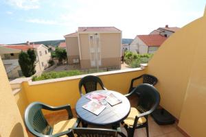 Apartment in Stara Novalja with sea view, balcony, air conditioning, WiFi (4897-2)