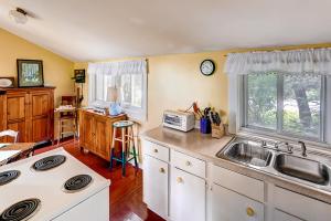 Charming St Albans Cottage on Lake Champlain!
