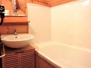 Chalets Chalet La Joue du Loup, 3 pieces, 6 personnes - FR-1-504-651 : photos des chambres