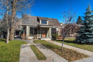 Downtown Breckenridge Cottage Walk to Main St!