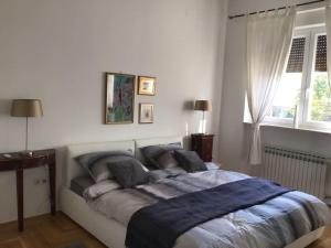 Spacious 3BR2BT Apartment with AC in City Center