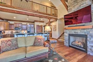 Lavish Boone Retreat 5 Miles to Blue Ridge Hwy!