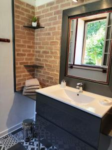 B&B / Chambres d'hotes Le Moulin de Saubrigues : Chambre Double ou Lits Jumeaux avec Salle de Bains Privative