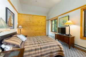 Penthouse 2796 Slopeside Ski In Ski Out Condo