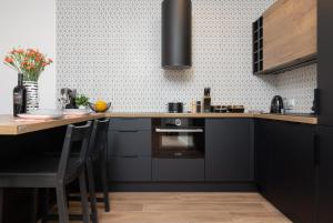 Śródmieście Warsaw Muranów Apartments with Parking by Noclegi Renters