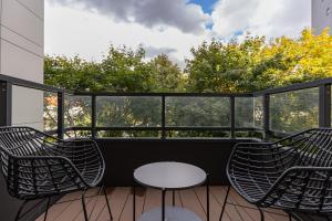 Śródmieście Warsaw Muranów Apartments with Parking by Noclegi Renters