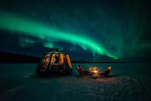 Aurora Igloo with Private Hot Tub by Invisible Forest Lodge
