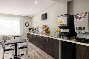Super 8 by Wyndham Sarnia ON