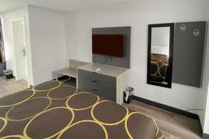 Super 8 by Wyndham Pigeon Forge Downtown