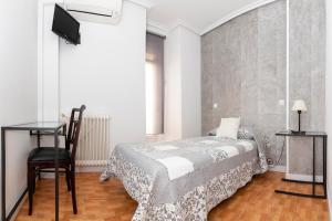Single Room room in Hostal Tokio