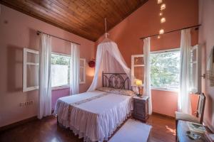 Riza Stone Cottage, romantic house, pet friendly