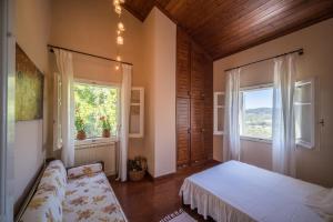 Riza Stone Cottage, romantic house, pet friendly