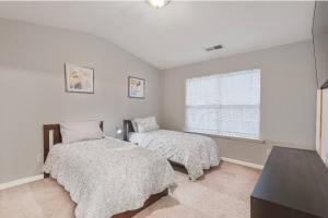 Beautiful Cozy 3-Bedroom Townhome Retreat