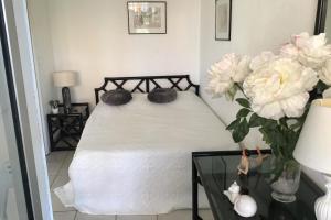 Nice 36 m with balcony and pool near beaches