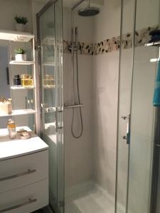 Nice 36 m with balcony and pool near beaches