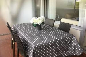 Nice 36 m with balcony and pool near beaches