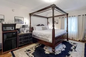 Julia Metelmann - Montecito