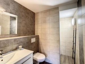 Appartements Appartement 2* 8 pers, proche telesiege, balcon sud, parking, commerces a proximite - FR-1-417-17 : photos des chambres
