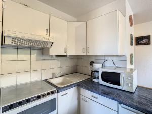 Studio lumineux 35m², 1 étoile, proche pistes, balcon, WiFi gratuit - FR-1-417-22