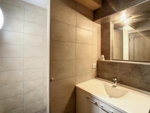 Appartement 2 étoiles pour 10 pers, 3 ch, proche télésiège, parking - FR-1-417-38