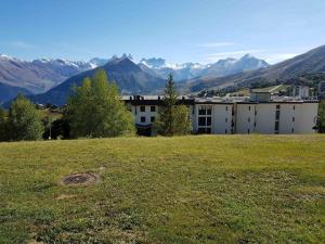 Appartement 4 pers, accès ski, balcon, calme - FR-1-417-94