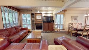 Comfortable And Convenient Ski In, Ski Out 4 Bedroom Condo In Snowmass Village