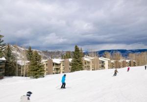 Comfortable And Convenient Ski In, Ski Out 4 Bedroom Condo In Snowmass Village