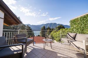 Casa Agatha Lenno- luxury air conditioned village home by Italian Apartments
