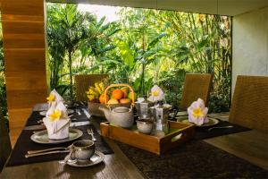 Wahyu wonderful 3Bd villa with huge garden and large pool