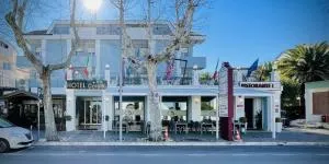 科拉罗酒店 - 滨海弗兰卡维拉