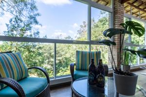 Chácara 8 suítes Piscina Churrasqueira 40min de SP