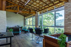 Chácara 8 suítes Piscina Churrasqueira 40min de SP