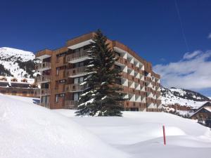 Studio confortable plein sud, parking, proche pistes et commerces - FR-1-445-181