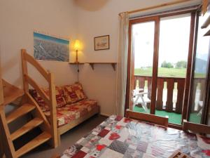 Appartements Studio lumineux et fonctionnel, 2eme etage, 4 pers, skis aux pieds, balcon expose Sud, pres telesiege - FR-1-416-56 : photos des chambres