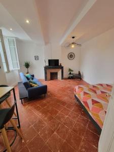 Appartement de Charme avec tomettes et Parquet