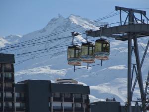 Charmant studio aux Ménuires pour 2, pied des pistes, proche commerces, équipements modernes - FR-1-452-87