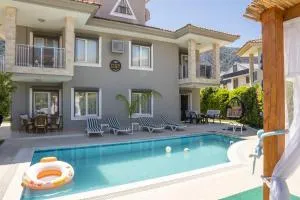 Villa Cozy - تورونش